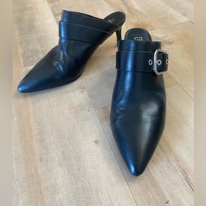 Kitten heels black leather pointy toe mules with silver buckle size 38/7.5 90’s